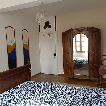 Les Lits De Montbel B&B